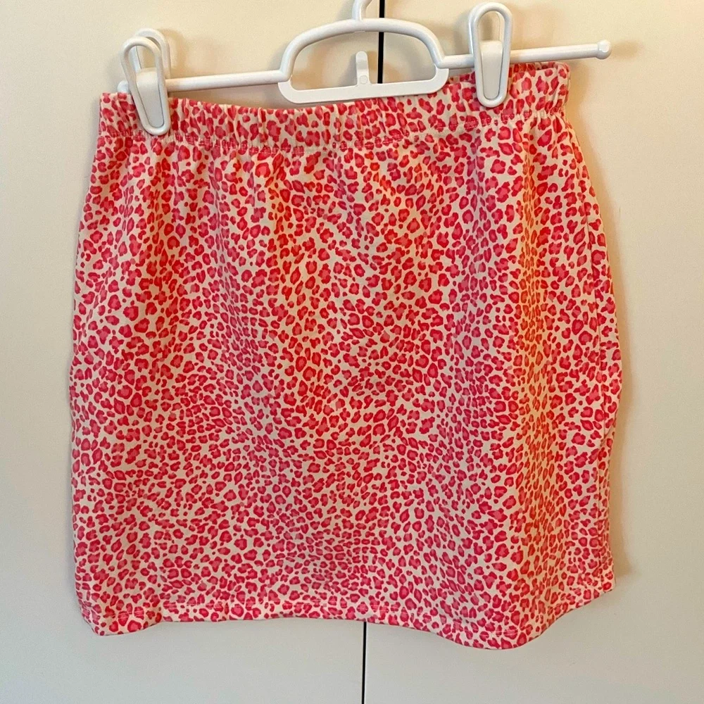 Brandy Melville skirt - Picture 2 of 3